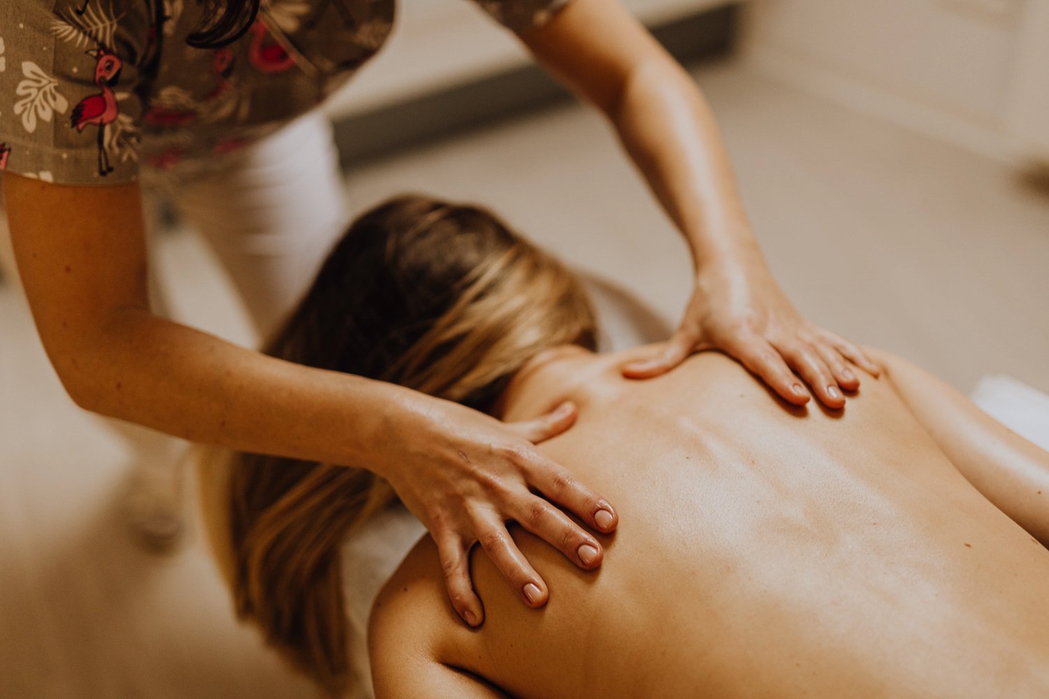 shoulder massage at Women in Self Healing in Los Angeles